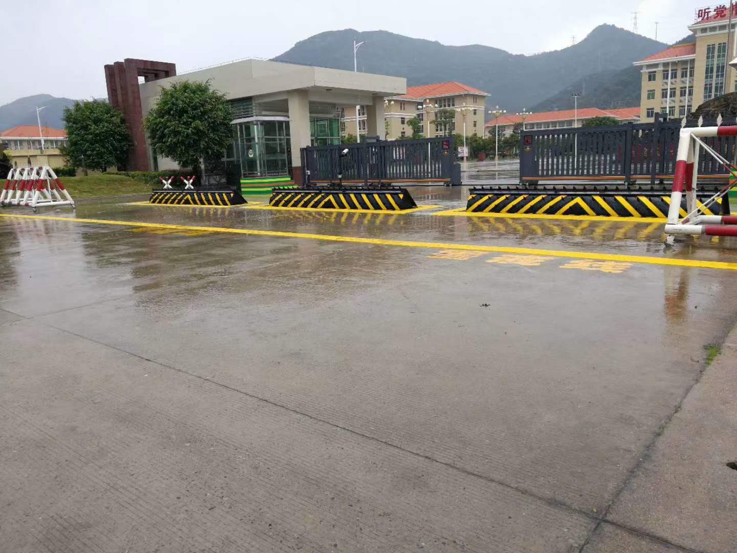 GS Automatic Hydraulic Road Blocker Installed at Xiameng Military Base GS Automatic Hydraulic Road Blocker Installed at Xiameng Military Base